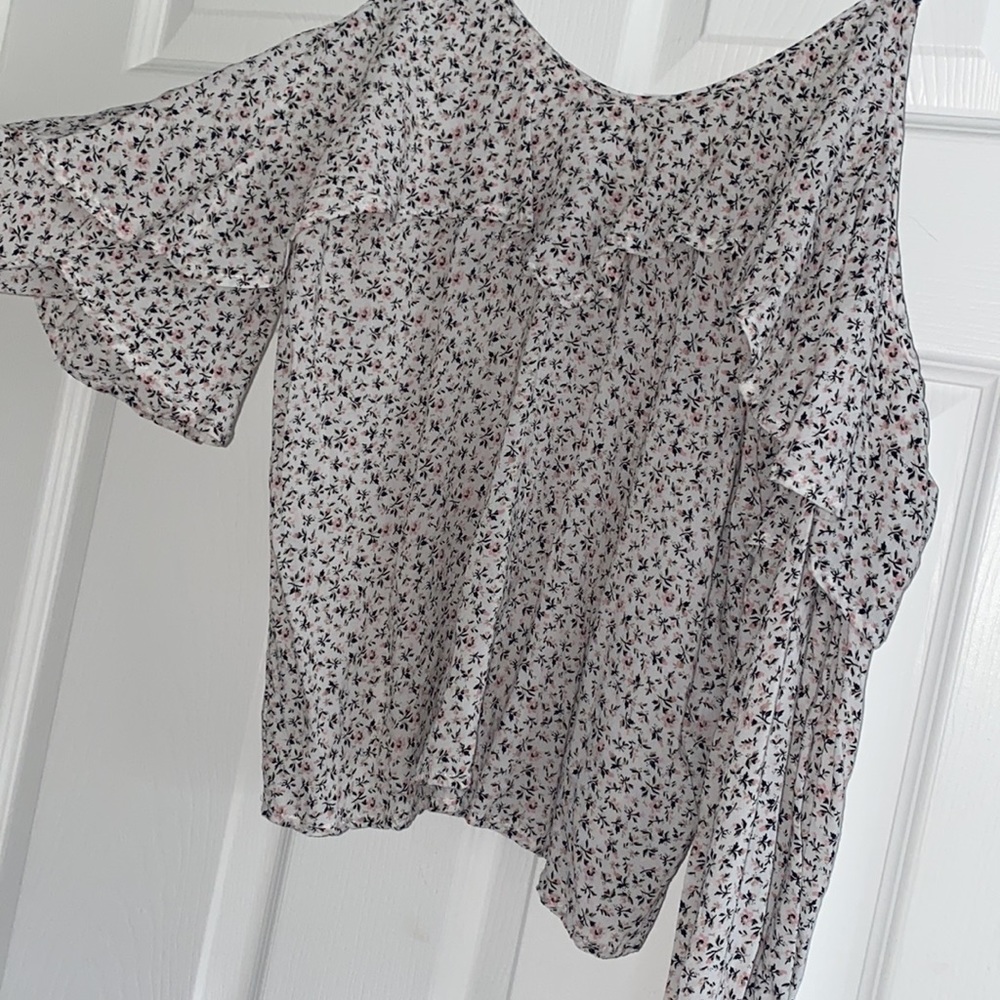 Abercrombie Flower off shoulder Top